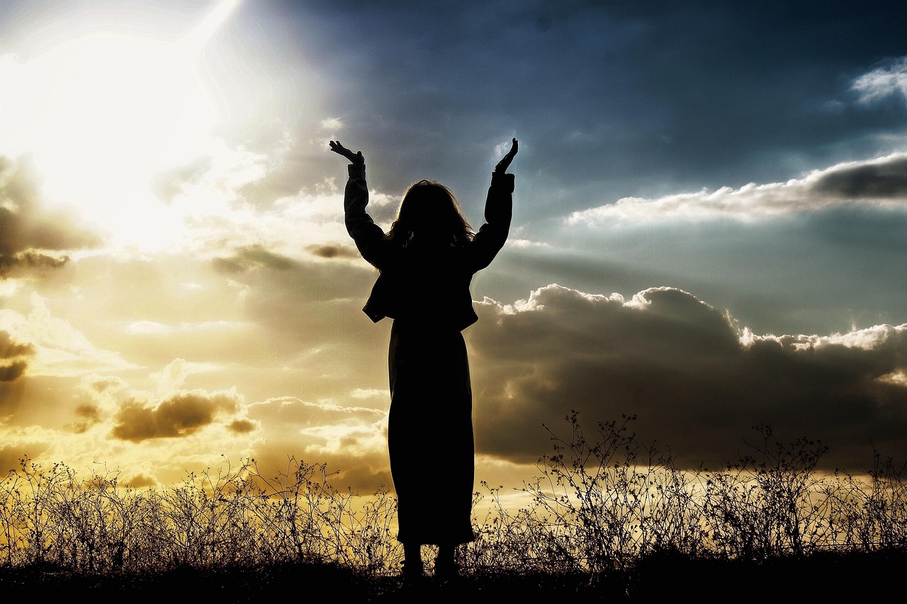 woman, praying, believing, god, person, sunset, praise, sky, silhouette, worship, religion, peace, nature, sun, pray, hope, joy, raised, spiritual, christianity, summer, celebration, heaven